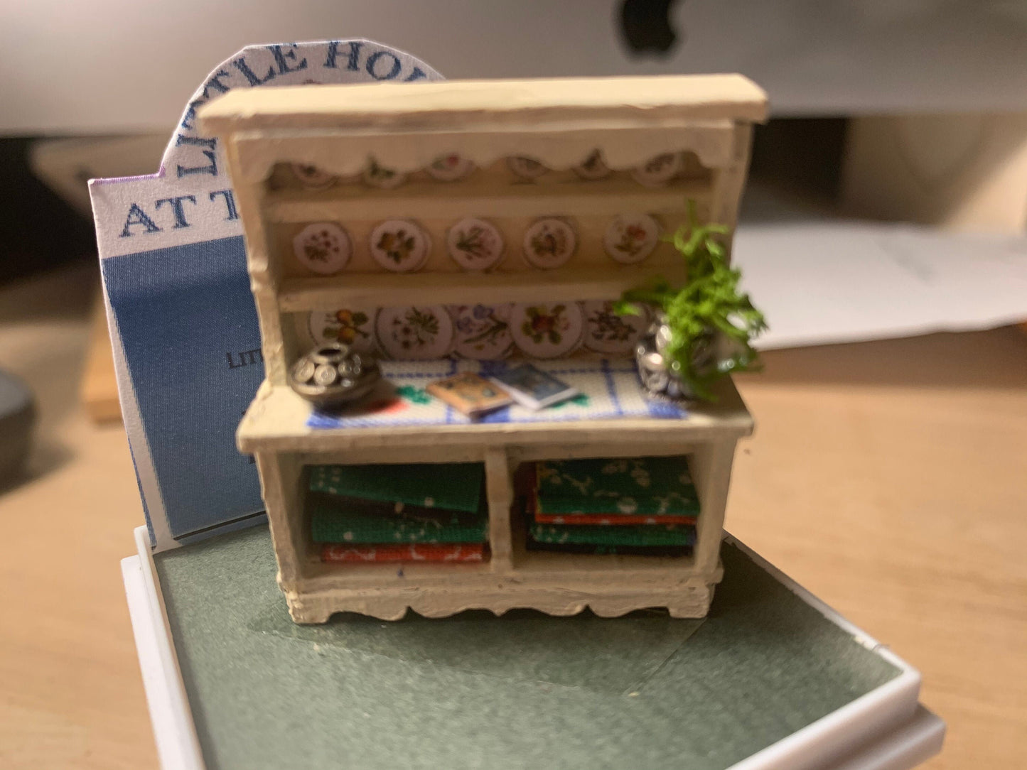 Dolls House Miniatures - Hand Painted Pretty 1/48th (1/4inch) quarter scale - Kitchen Dresser / Hutch -
