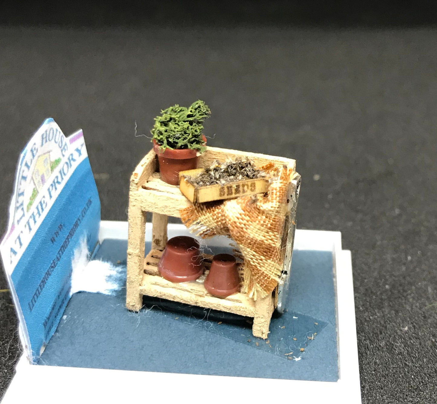 Dolls House Miniatures ( 1/48th - 1:48th - 1/4" - Quarter Inch Scale ) Luxury Dressed Potting Bench -