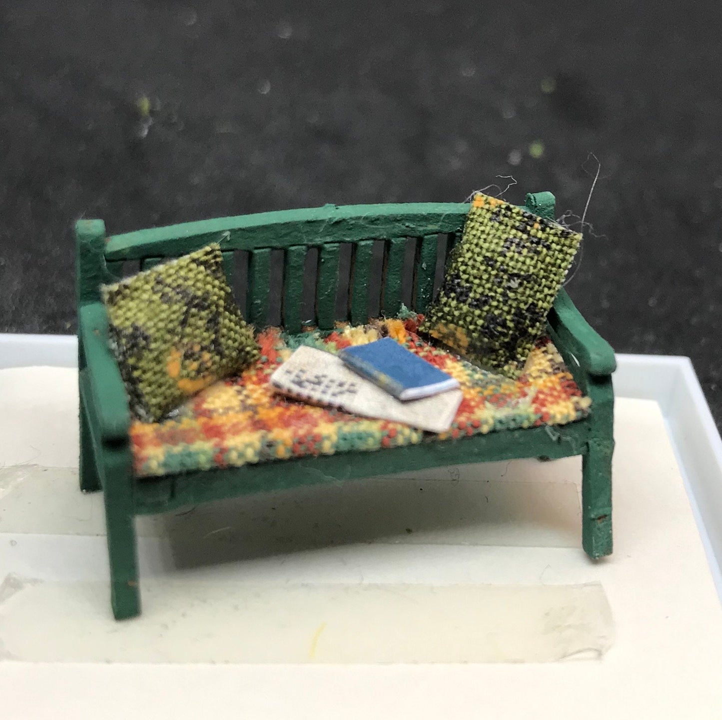 Dolls House Miniatures ( 1/48th - 1:48th - 1/4" - Quarter Inch Scale )Luxury Dressed Garden seat -