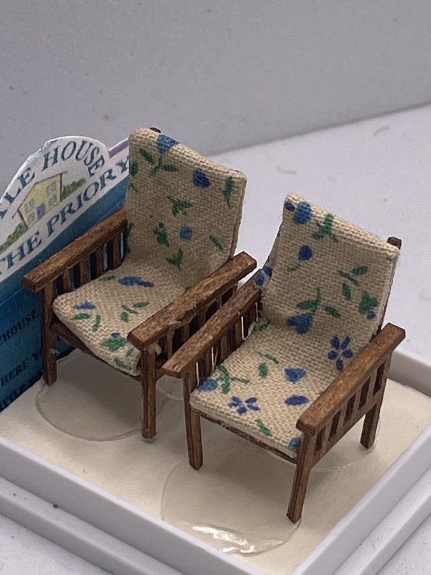 Dolls House 1/48th / 1:48 /Quarter Scale - s/2 Arts Crafts Chairs (various colours)