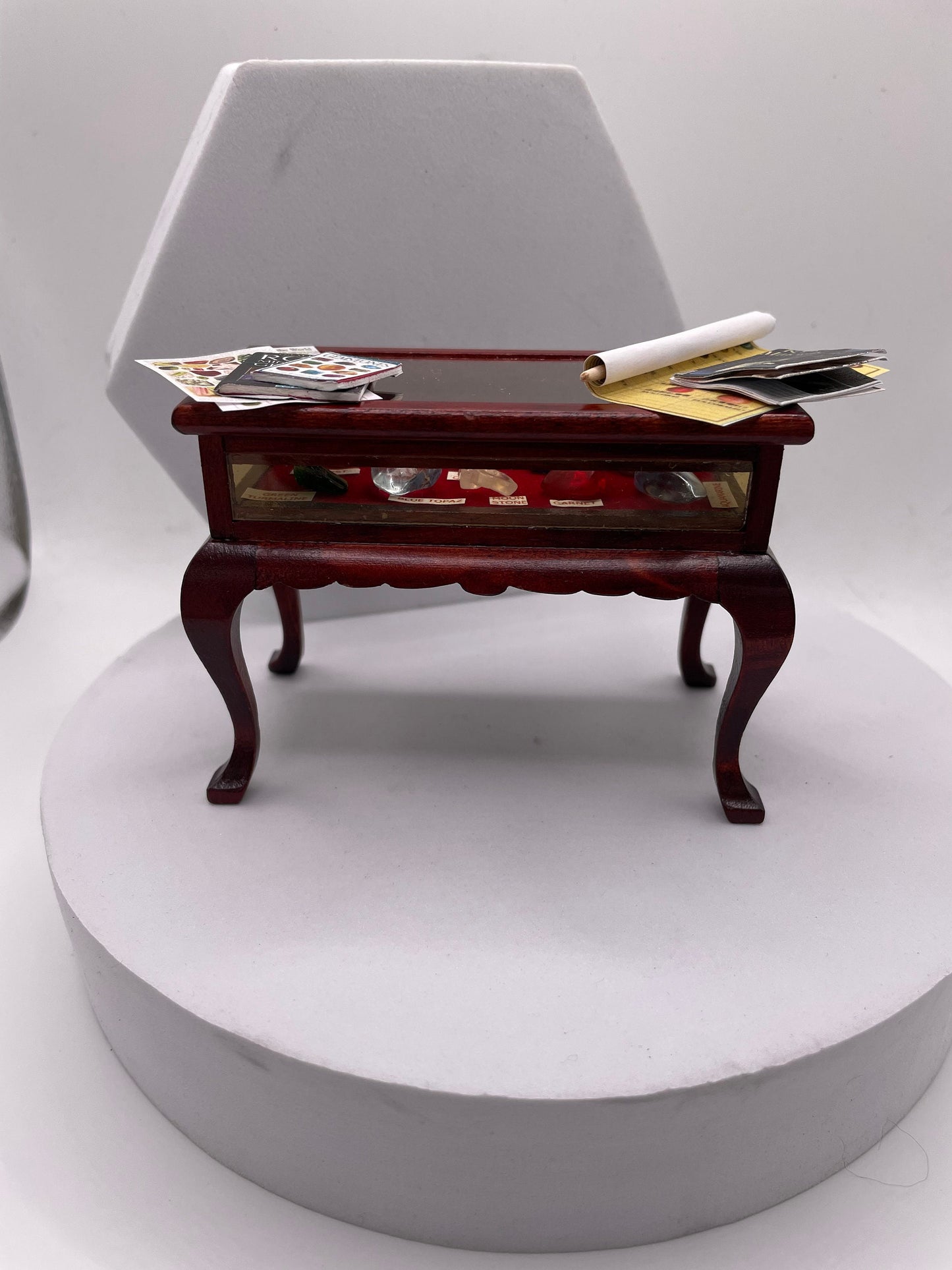 Dolls House Miniatures - 1/12th Geologist ( rock ) Curio Table - Vera Collective