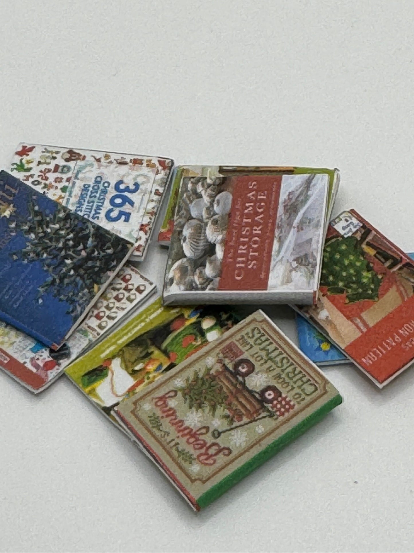 DOLLS HOUSE MINIATURES - Christmas books x10