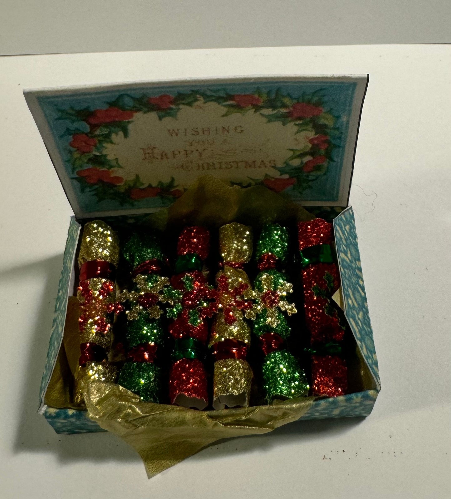 DOLLS HOUSE MINIATURES - 1/12th scale (1 inch) christmas crackers in box (6 options)