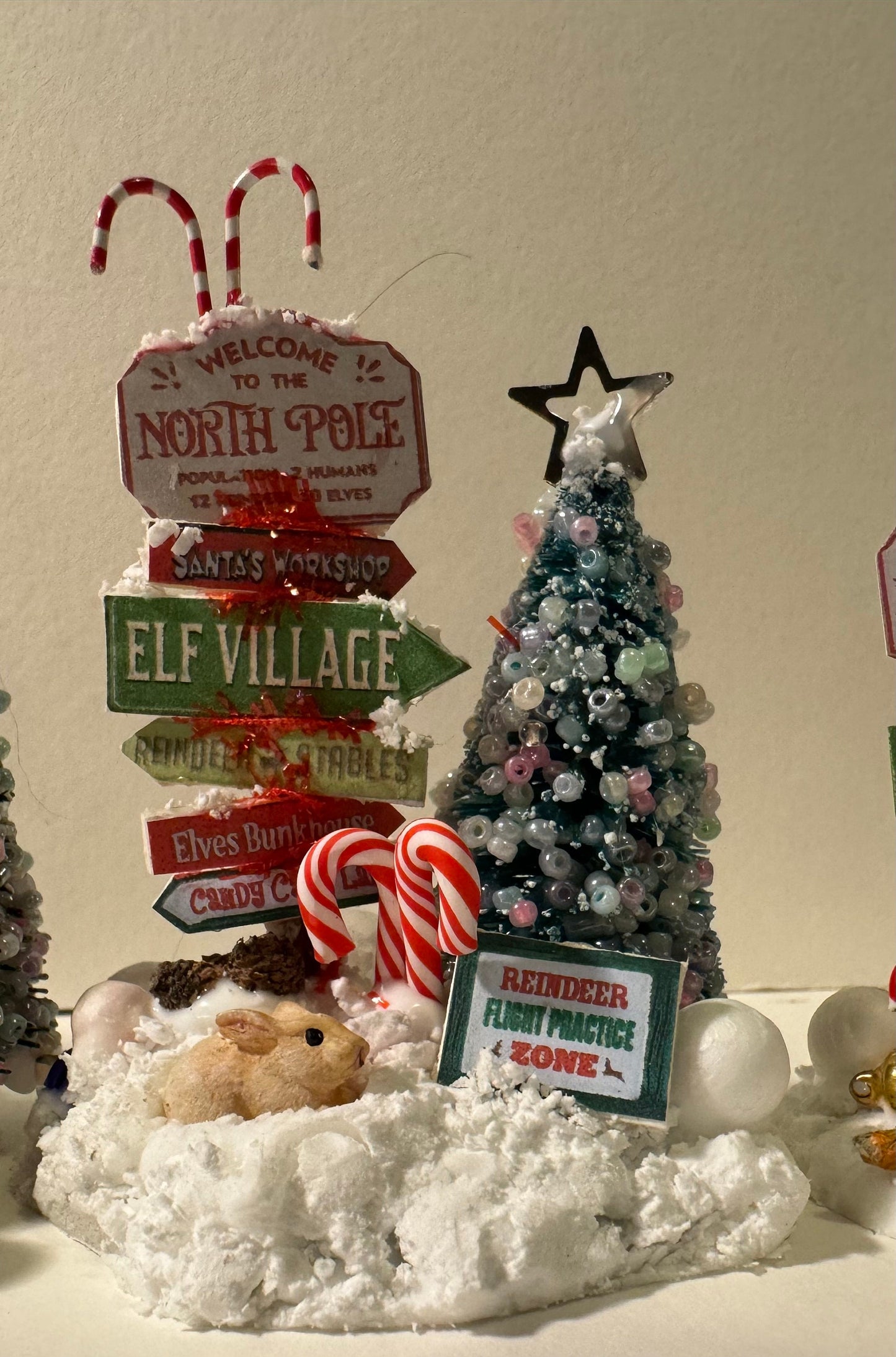 DOLLS HOUSE MINIATURES - 1/12th 1/48th and 1/24th scale North Pole Sign x1
