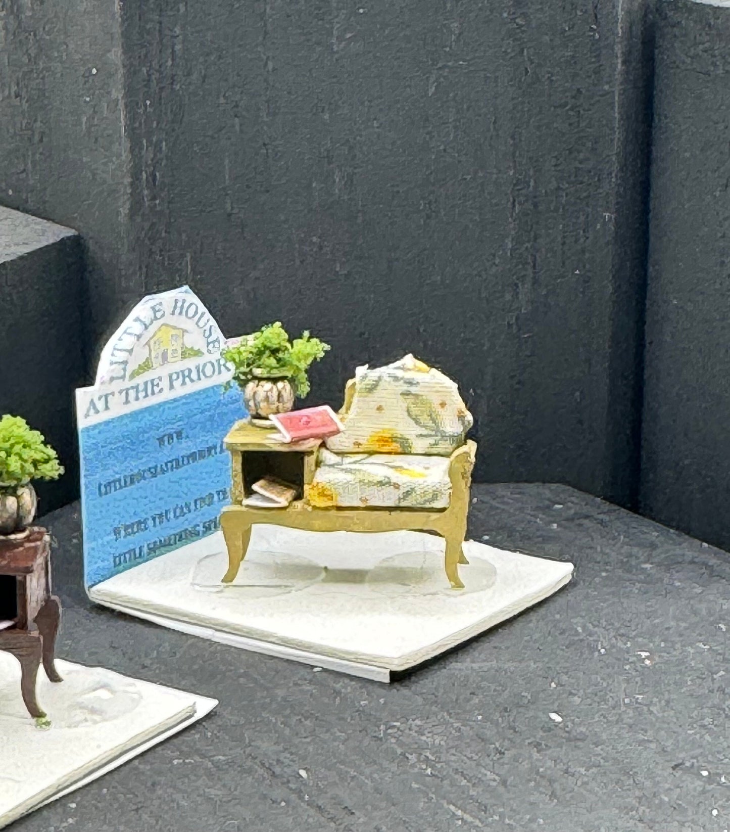 Dolls House 1/48th Telephone Seat x1