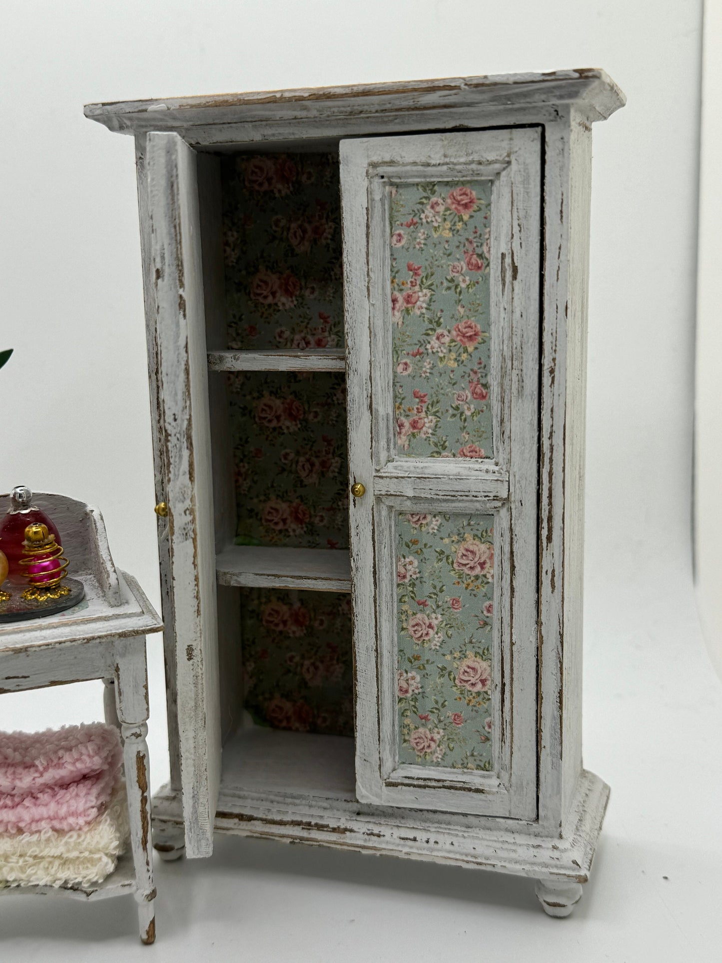Dolls House Miniatures - 1/12th / 1:12 / inch scale. Shabby Chic Bedroom Furniture ( wardrobe / washstand option )