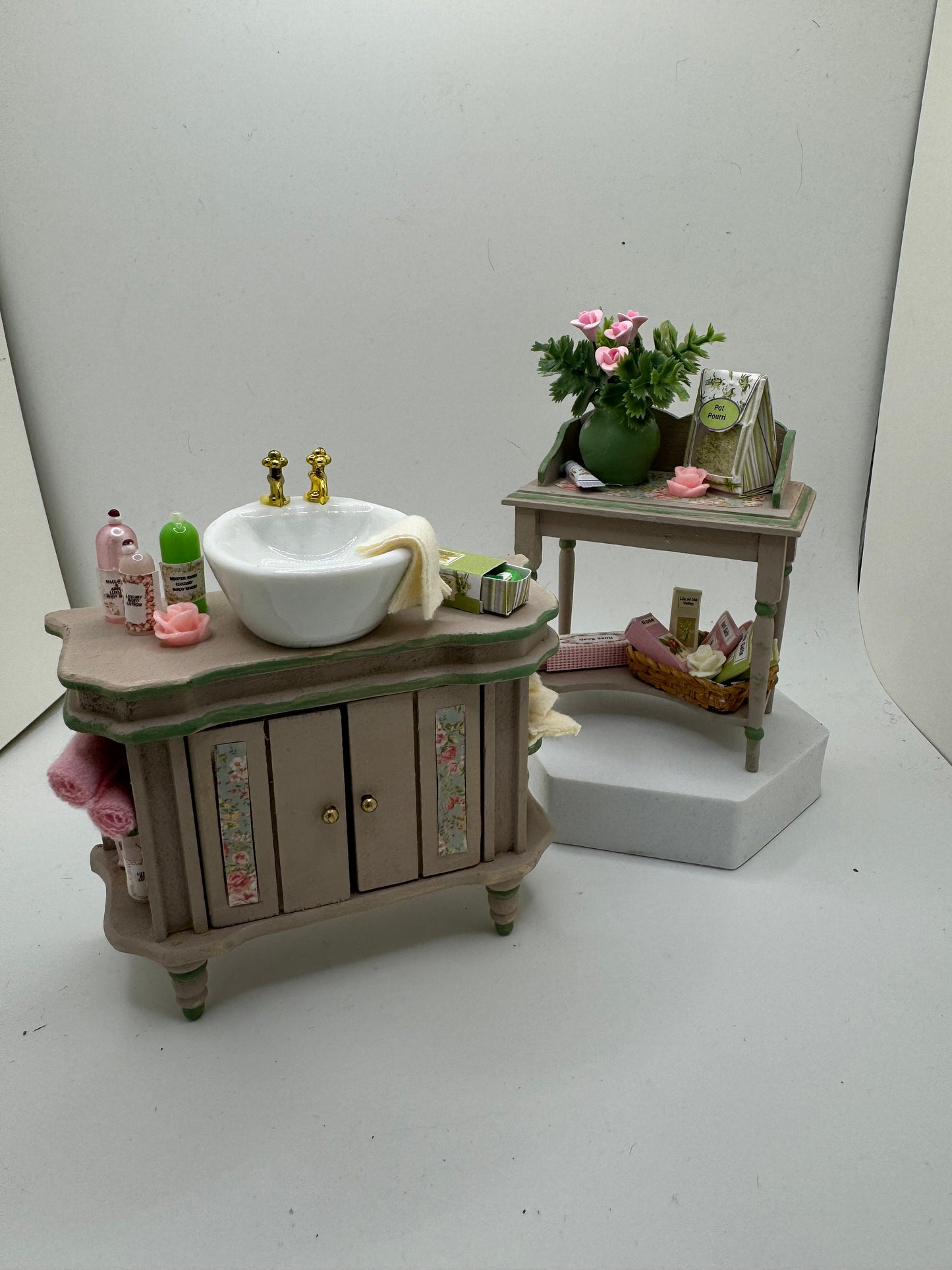Dolls House Miniatures - 1/12th / 1:12 / inch scale. Shabby Chic Bathroom Furniture ( vanity sink / washstand option )