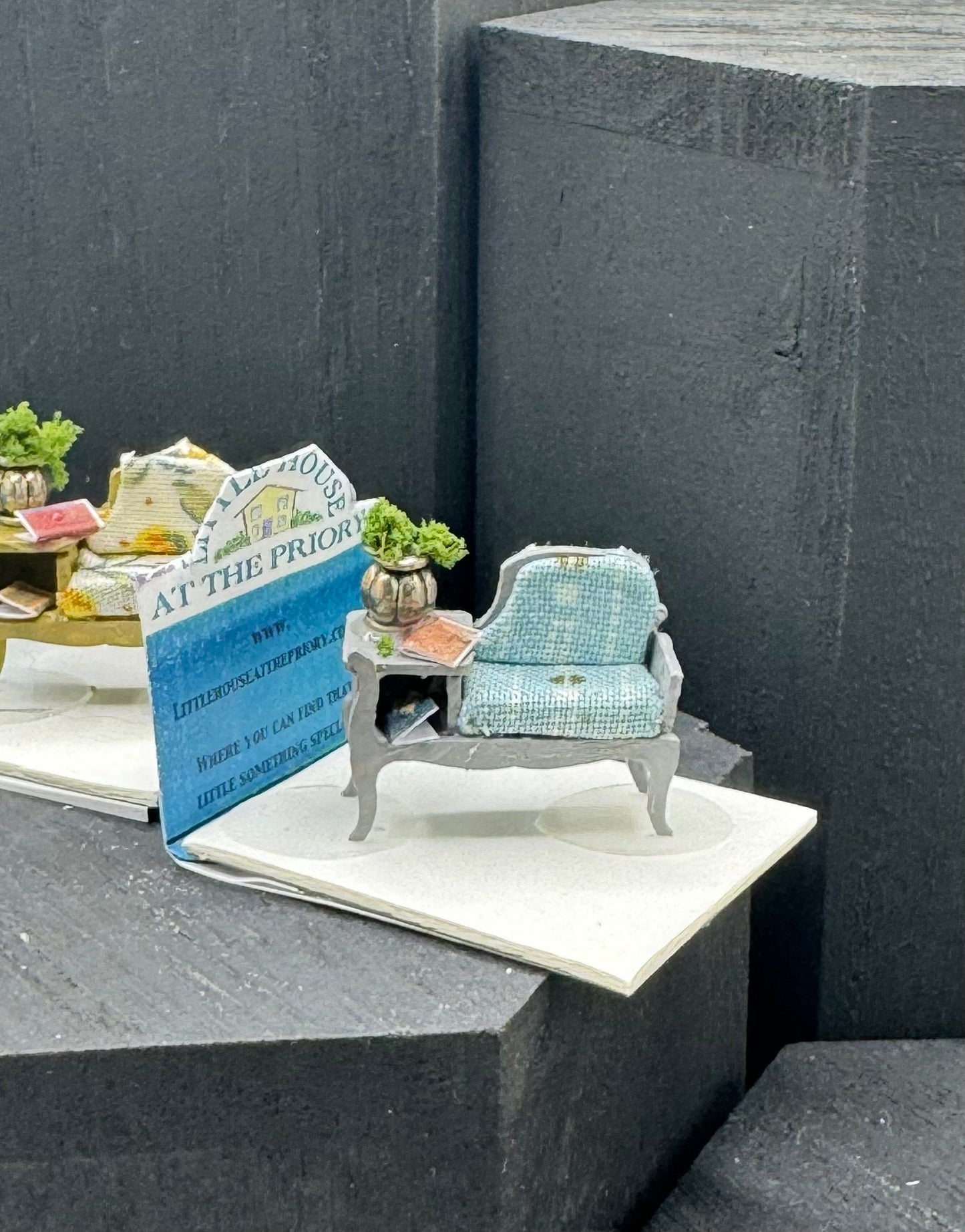 Dolls House 1/48th Telephone Seat x1
