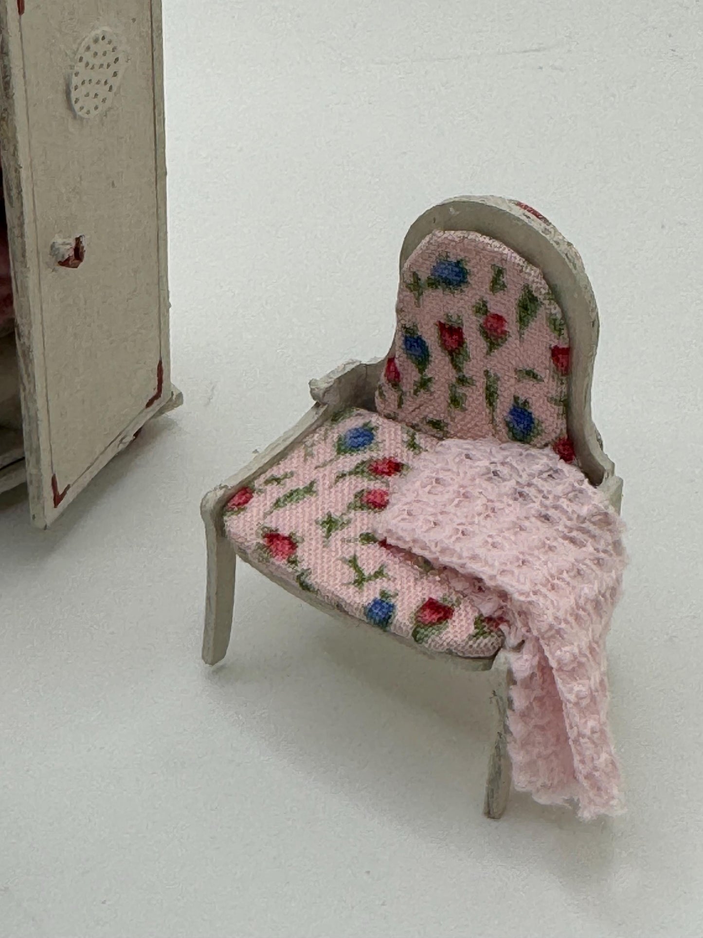 DOLLS HOUSE MINIATURES - 1/24th / 1:24th / Half Inch Scale - nursery set ( 3 pcs)