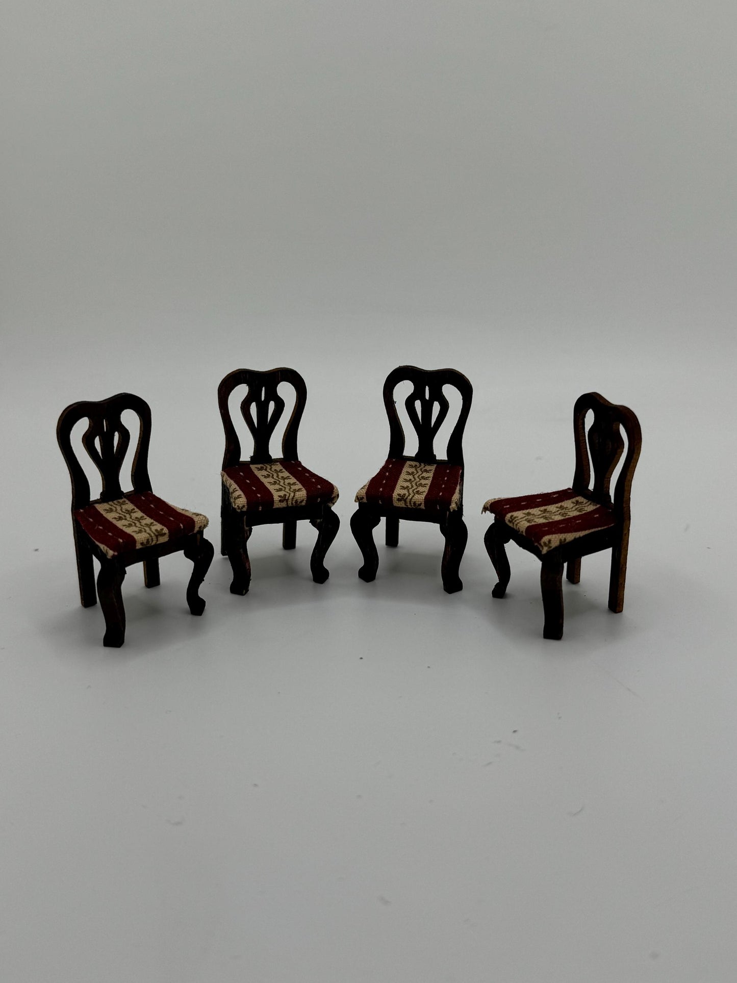 DOLLS HOUSE MINIATURES - 1/24th / 1:24th / Half Inch Scale s/4 dining chairs