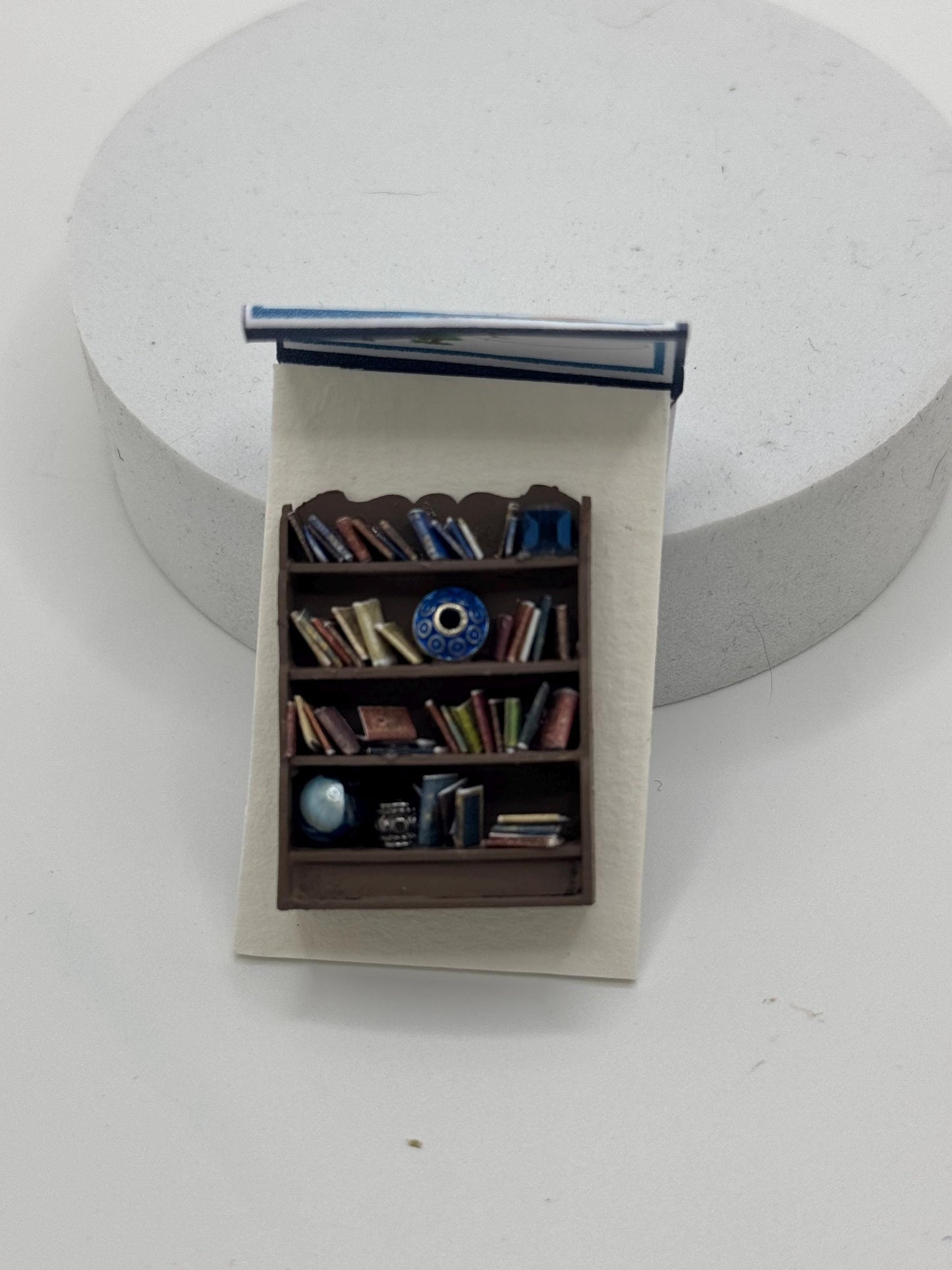 Dolls House 1/48th / 1:48 / Display Cabinet bookcase