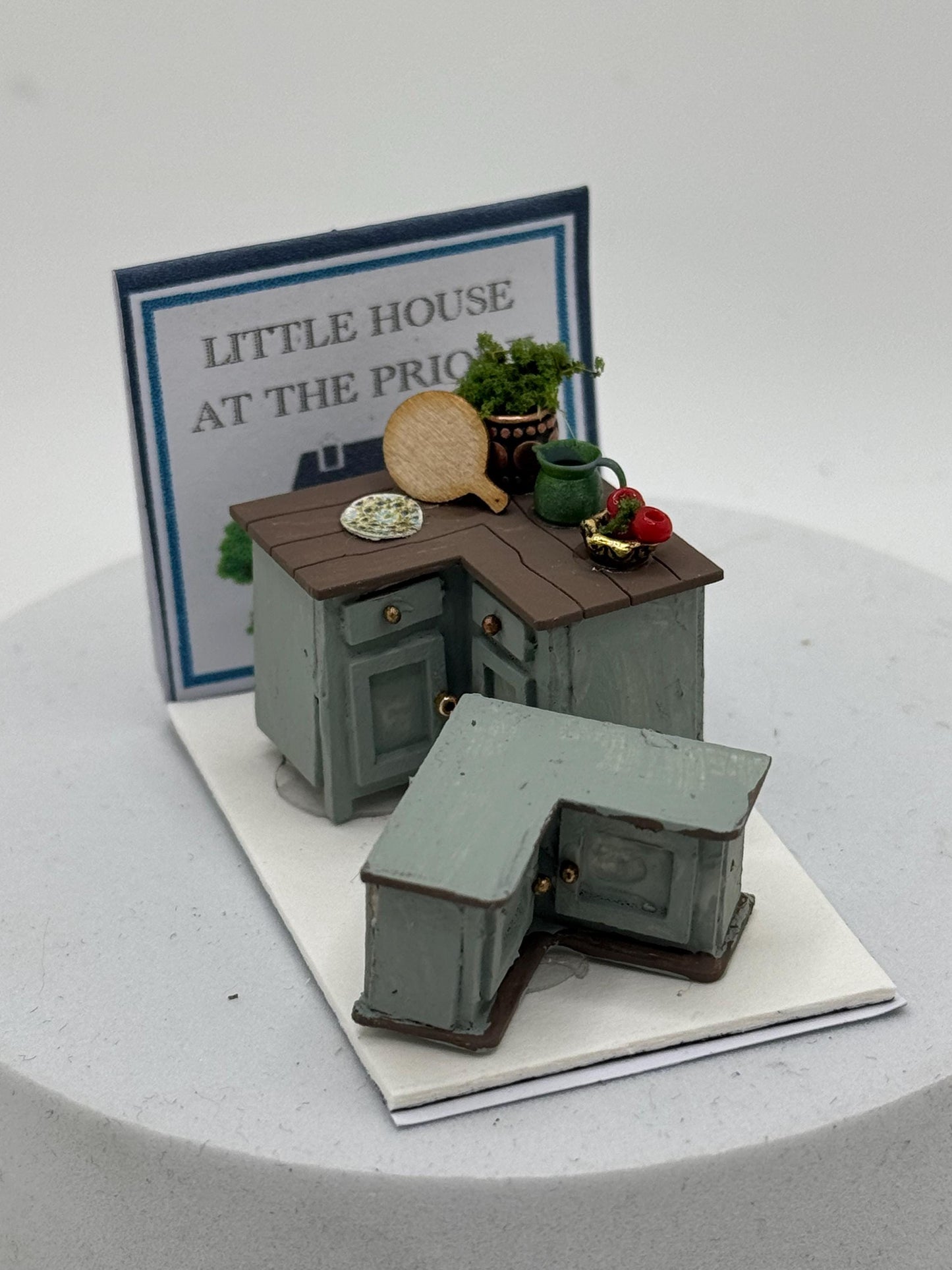 Dolls House 1/48th / 1:48 / Quarter Scale corner kitchen unit Cupboard and Wall unit