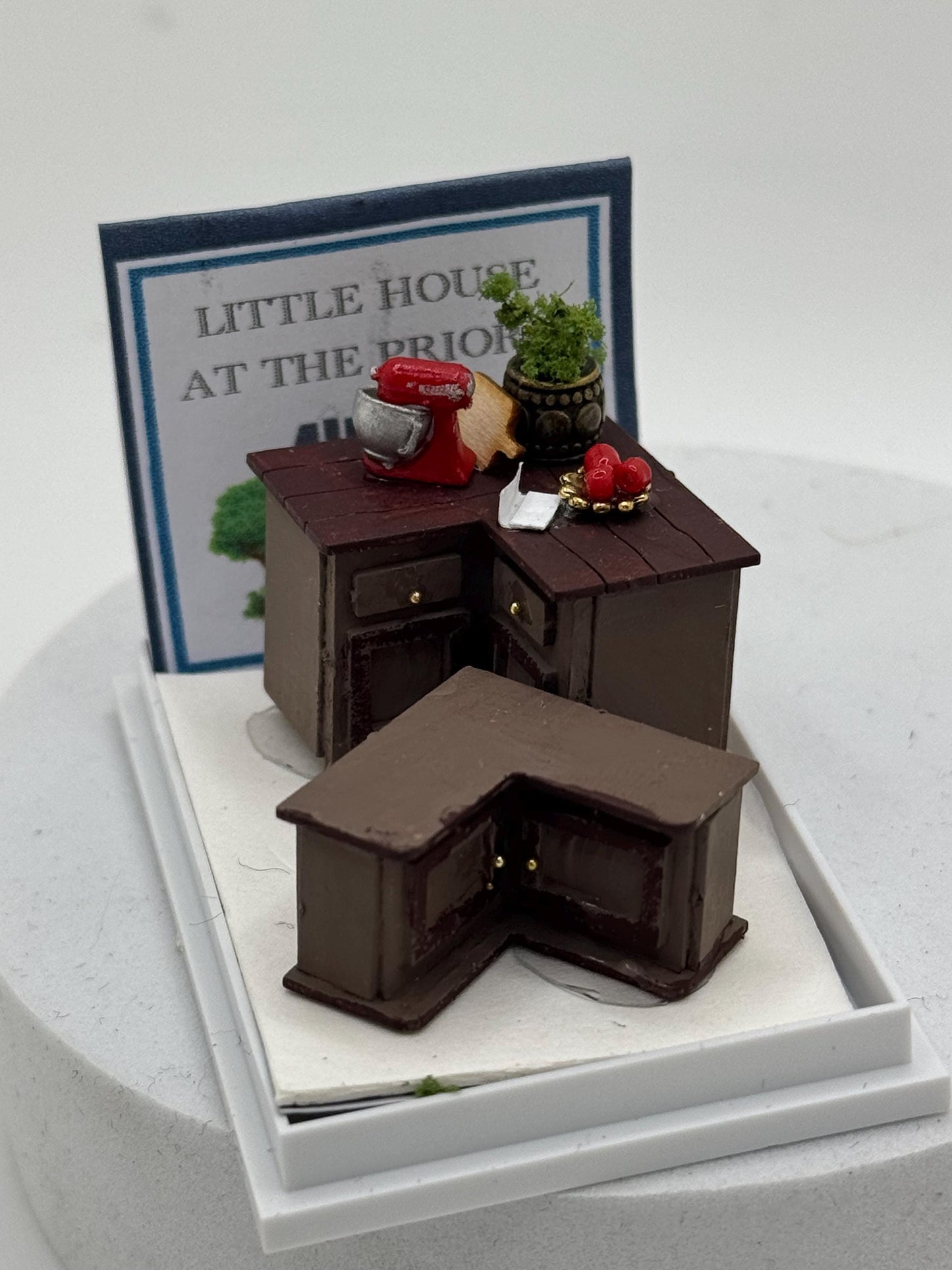 Dolls House 1/48th / 1:48 / Quarter Scale corner kitchen unit Cupboard and Wall unit