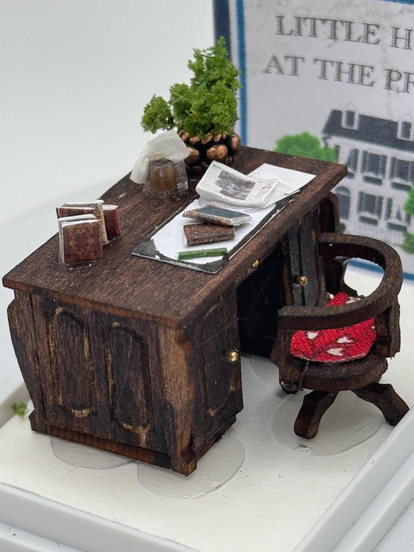 Dolls House 1/48th / 1:48 / Quarter Scale Desk and Chair