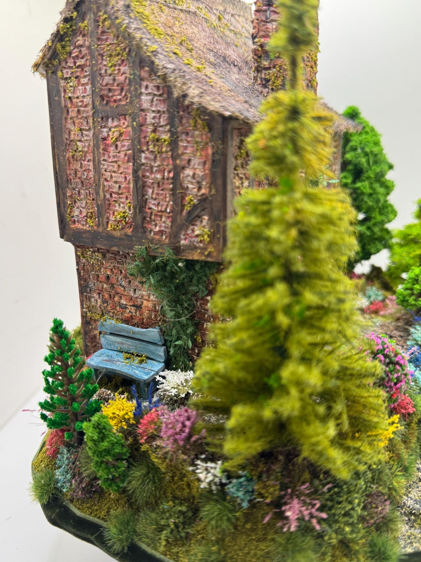 Dolls House Miniatures ( 1/48th - 1:48th - 1/4" - Quarter Inch Scale ) Shakespearean Country Cottage - OOAK