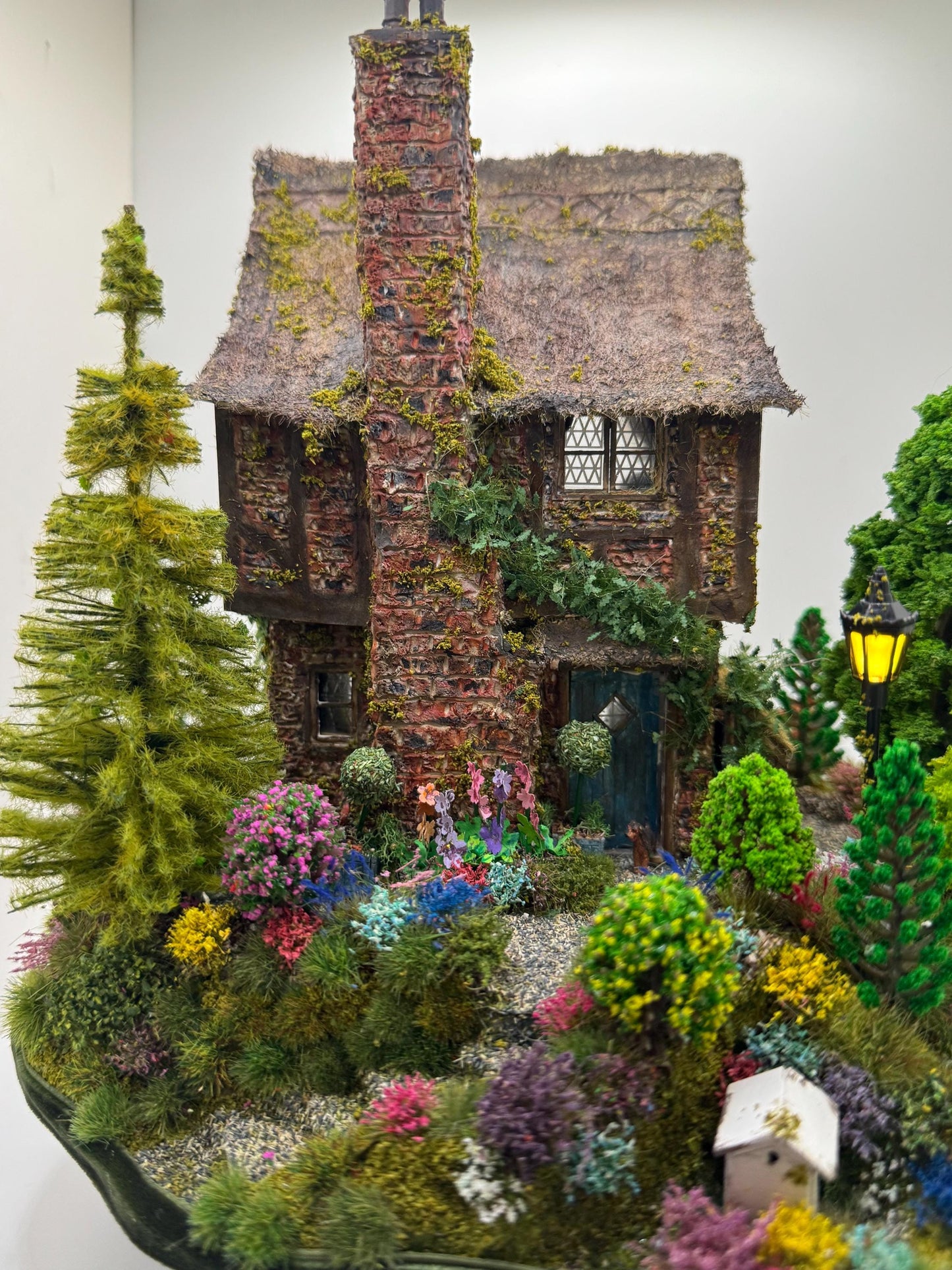 Dolls House Miniatures ( 1/48th - 1:48th - 1/4" - Quarter Inch Scale ) Shakespearean Country Cottage - OOAK