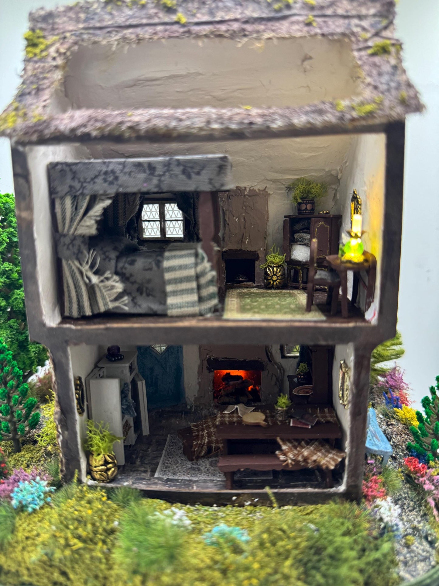 Dolls House Miniatures ( 1/48th - 1:48th - 1/4" - Quarter Inch Scale ) Shakespearean Country Cottage - OOAK