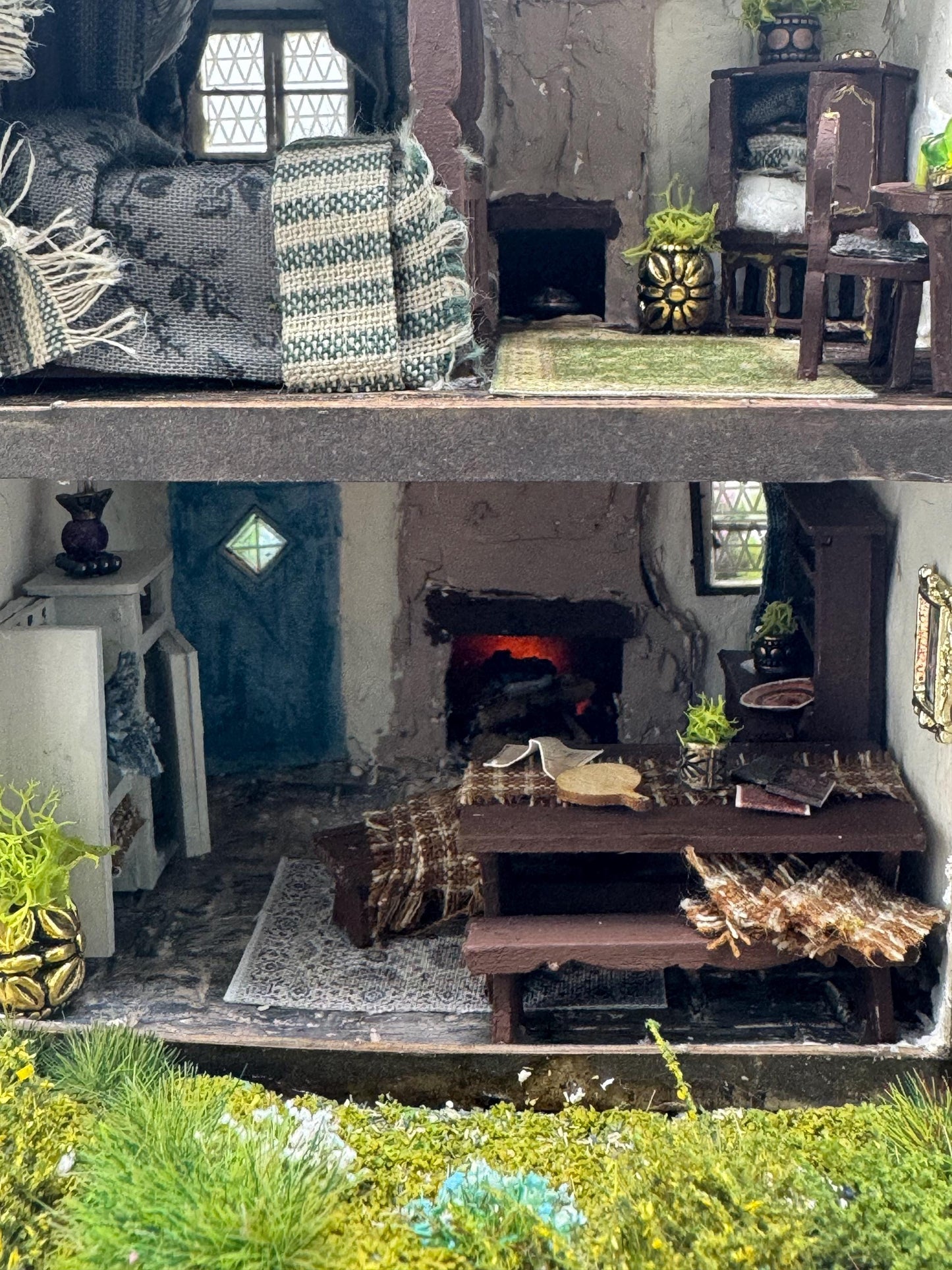 Dolls House Miniatures ( 1/48th - 1:48th - 1/4" - Quarter Inch Scale ) Shakespearean Country Cottage - OOAK