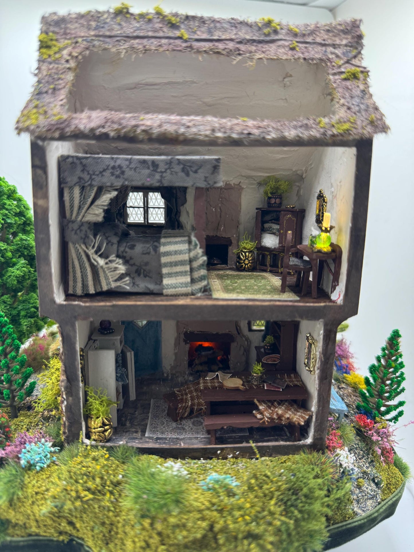 Dolls House Miniatures ( 1/48th - 1:48th - 1/4" - Quarter Inch Scale ) Shakespearean Country Cottage - OOAK