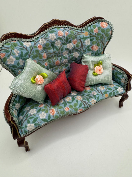 Dolls House Miniatures - 1/12 elegant seat with William Morris fabric