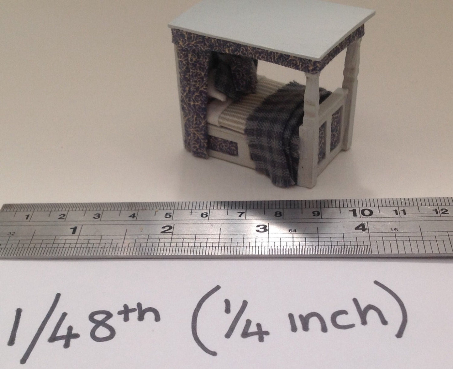 Dolls House Miniatures ( 1/48th - 1:48 - 1/4" - Quarter Inch Scale ) - Handmade four poster bed