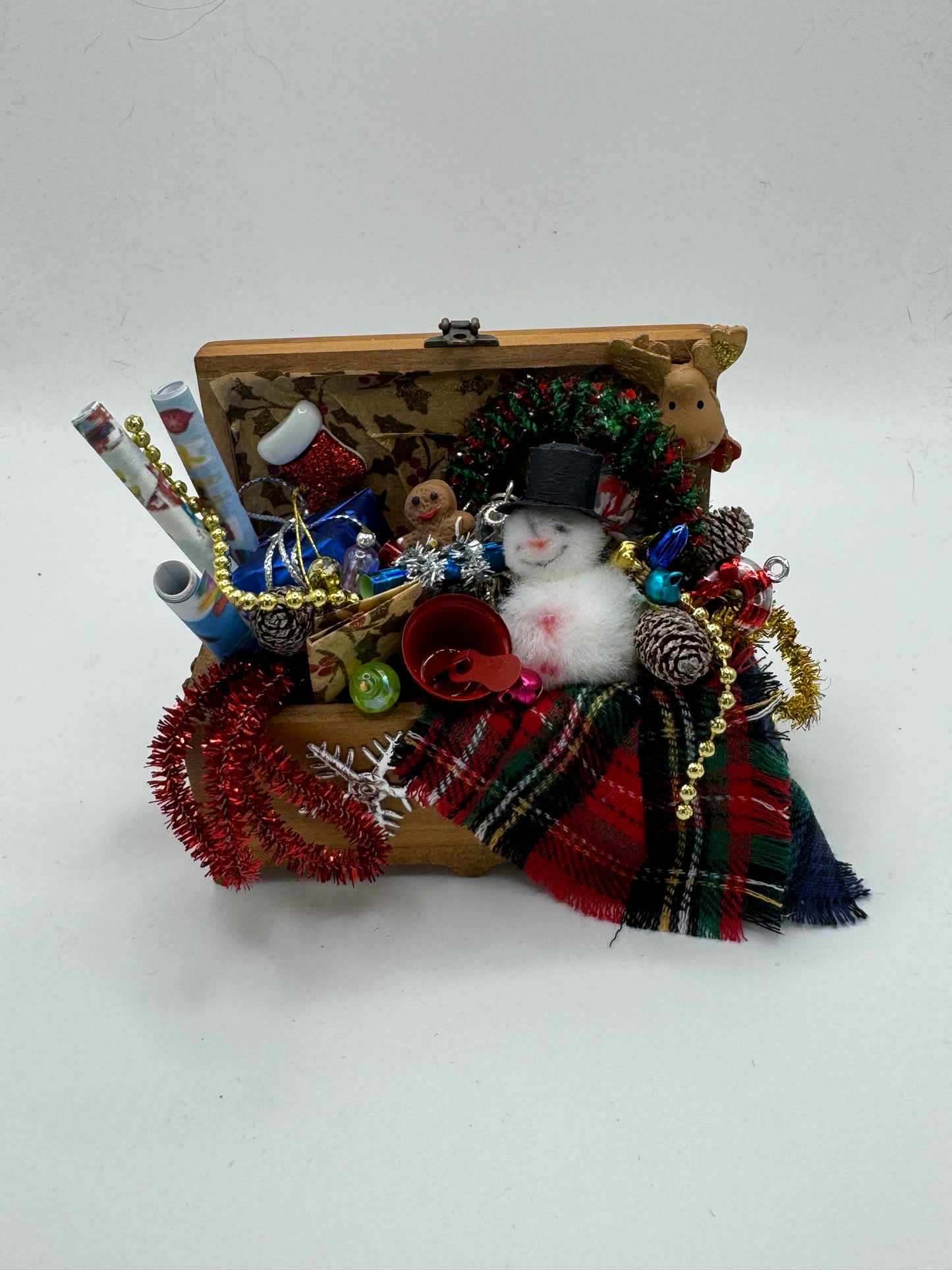1/12th Christmas Decorations Chest