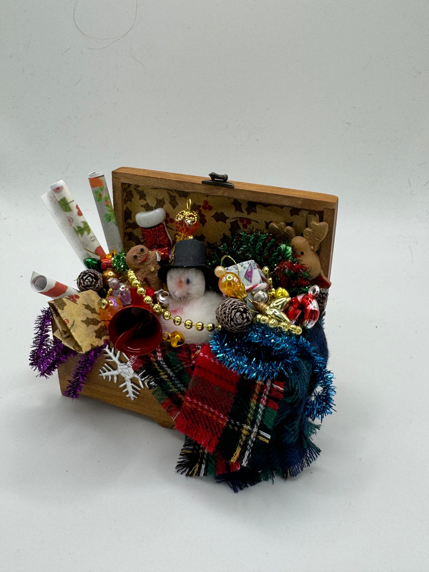 1/12th Christmas Decorations Chest