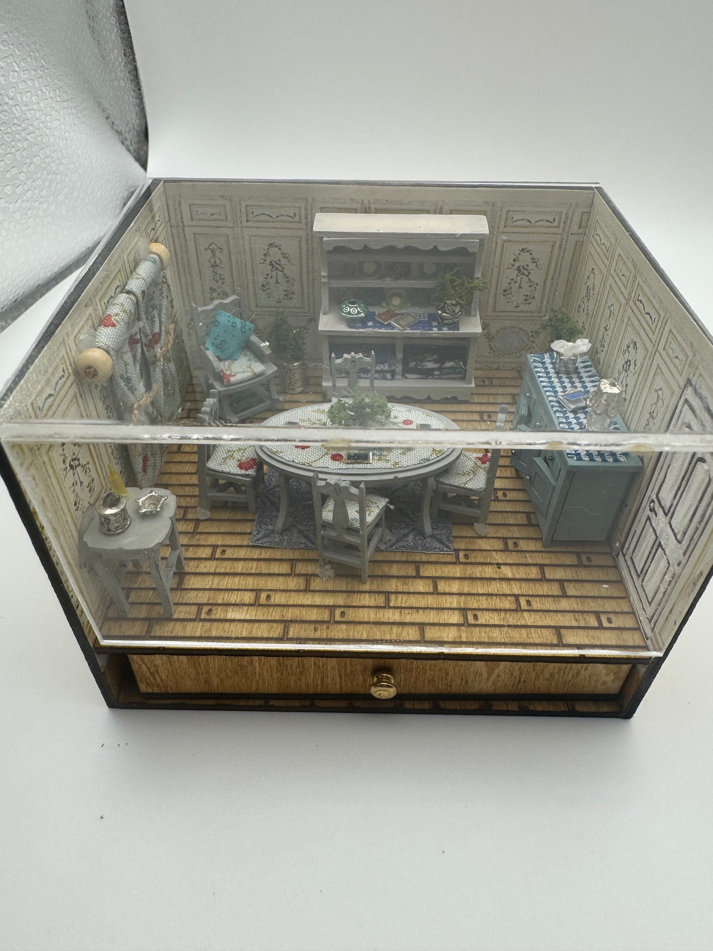 1/48th Room Box - Dining Room