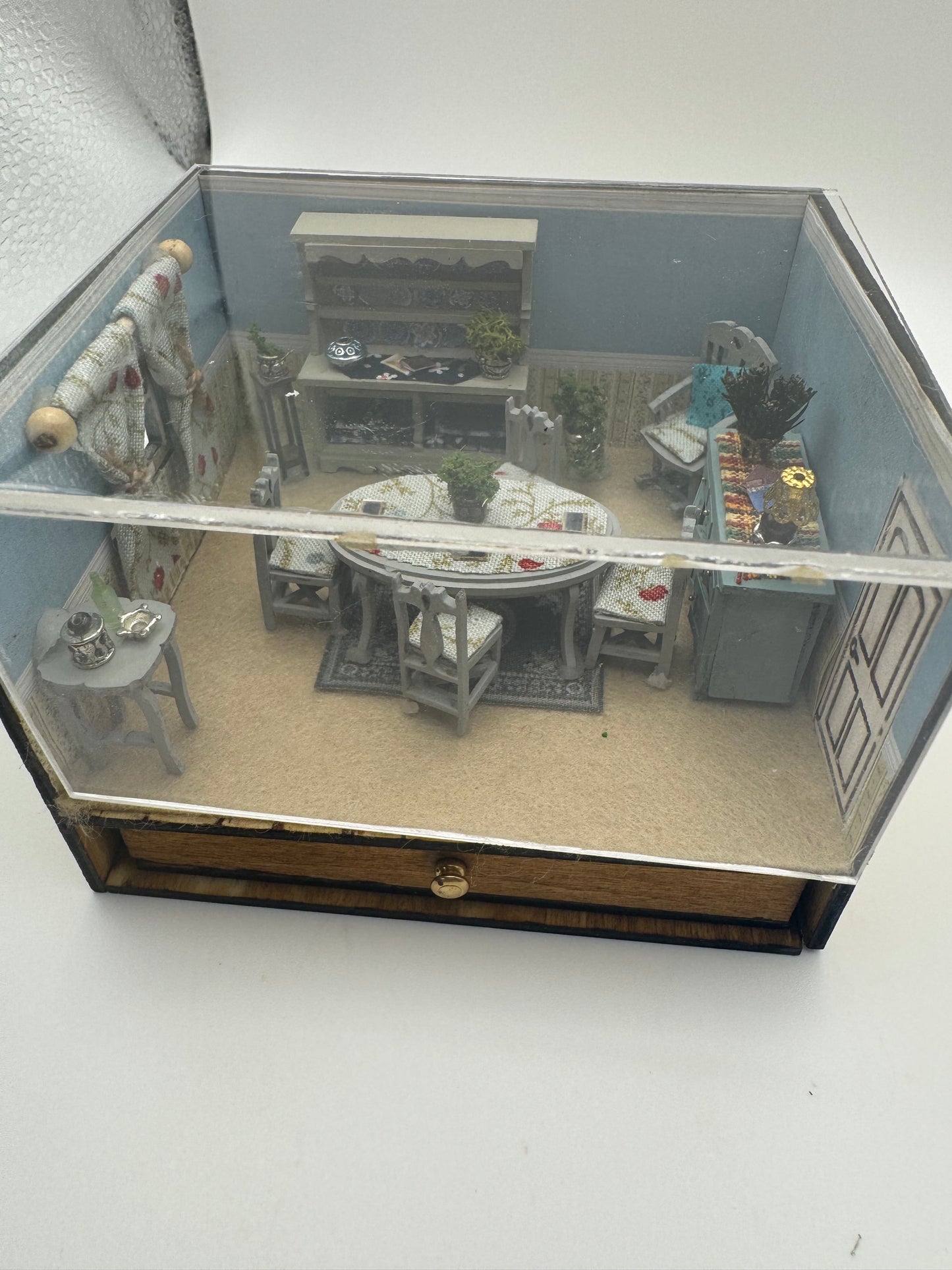 1/48th Room Box - Dining room