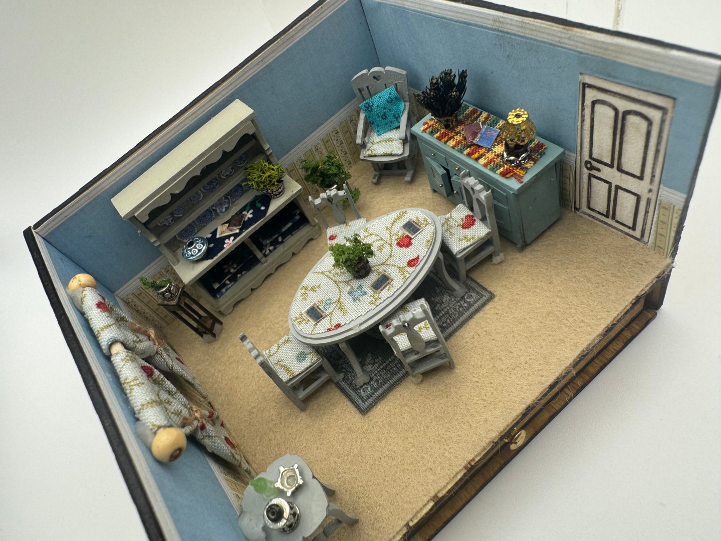 1/48th Room Box - Dining room