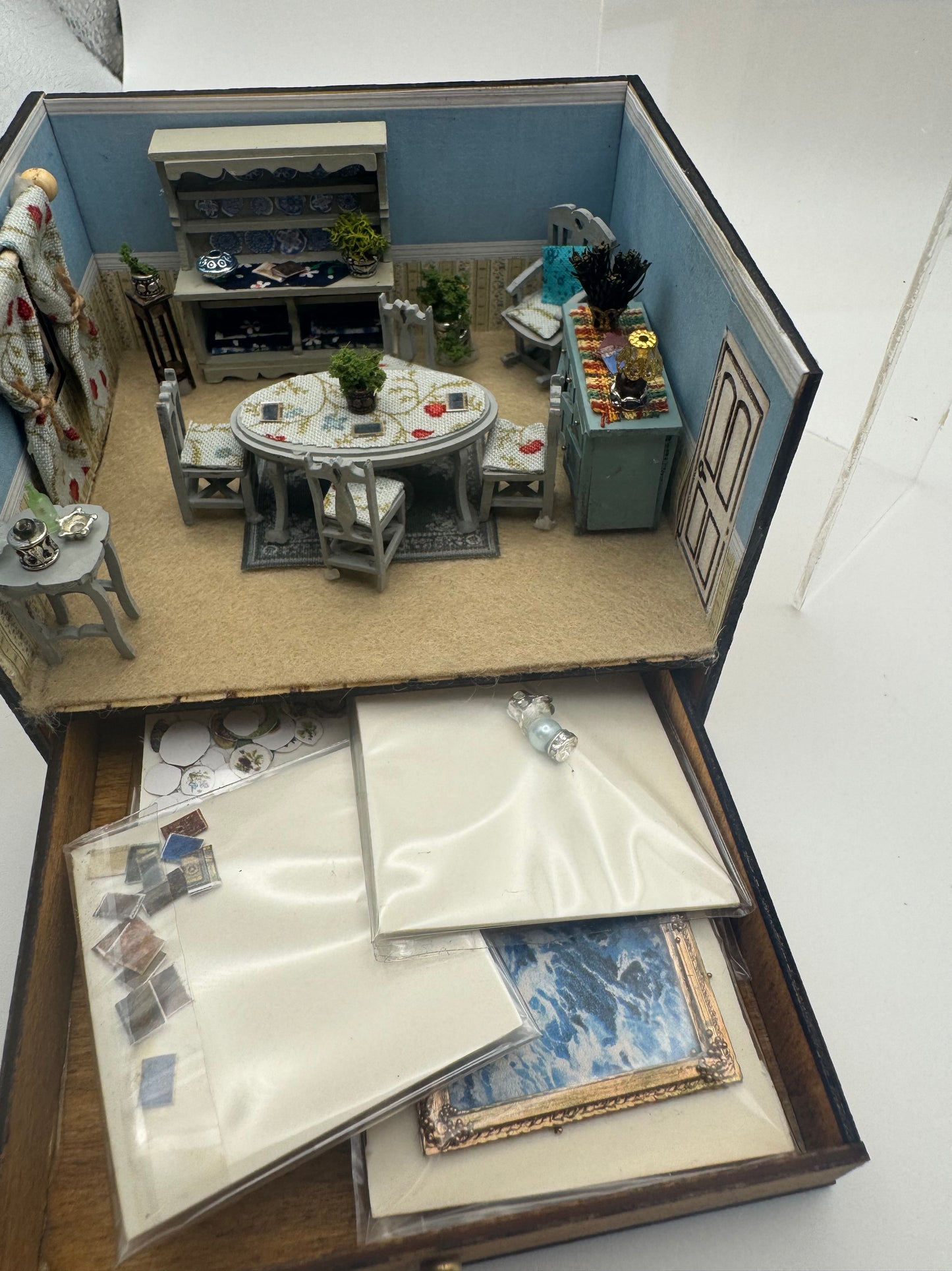 1/48th Room Box - Dining room