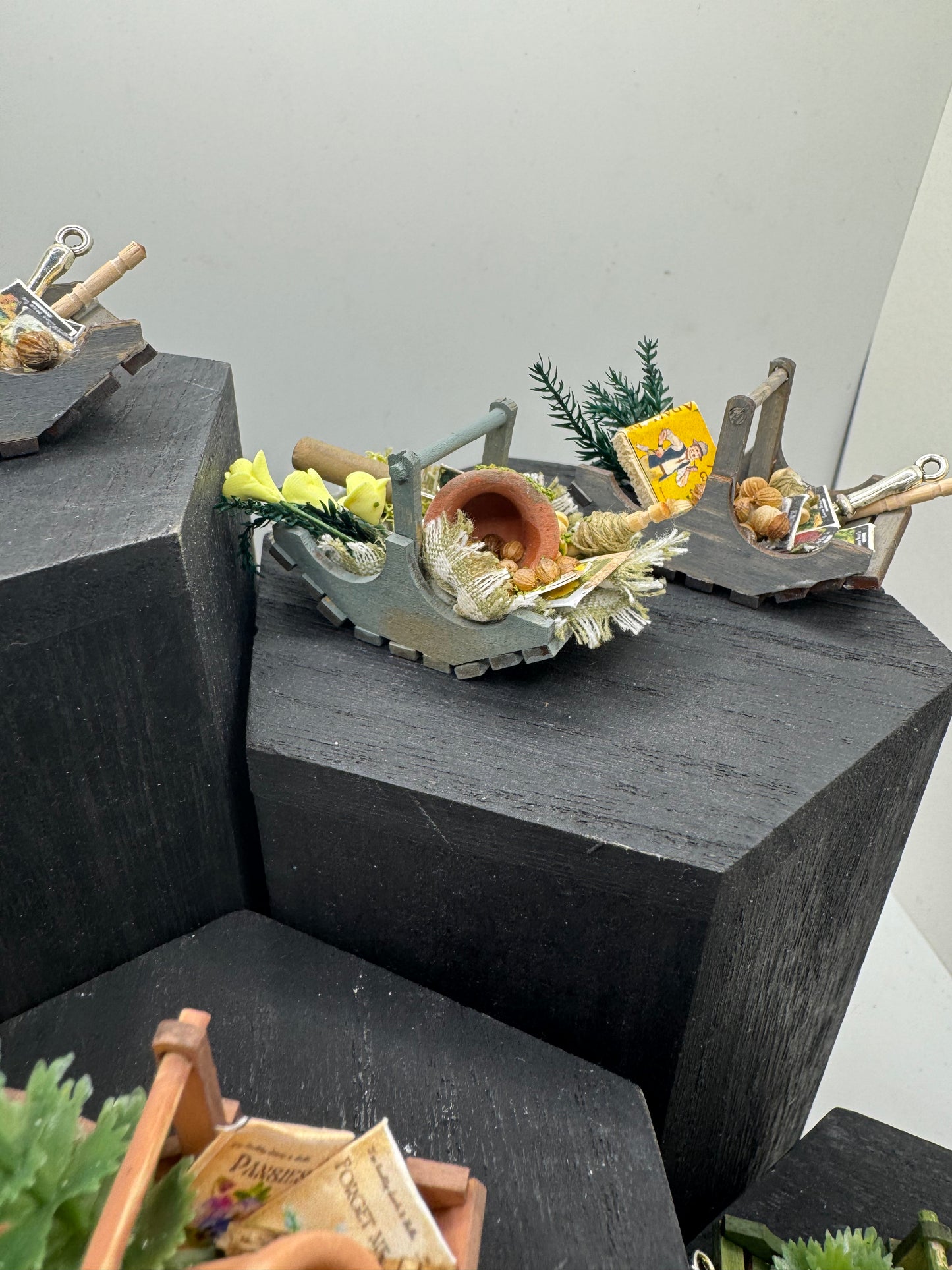 1/12th - garden trug x1 (x4 Options)