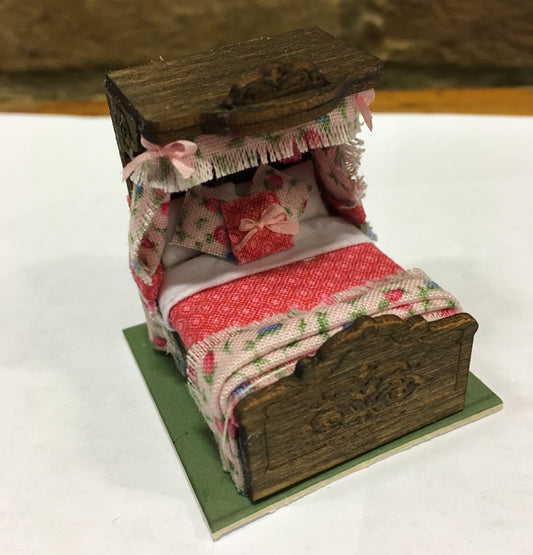 Dolls House Miniatures ( 1/48th - 1:48 - 1/4&quot; - Quarter Inch Scale )  - Hand Made    - Half Tester Bed - Rosebud