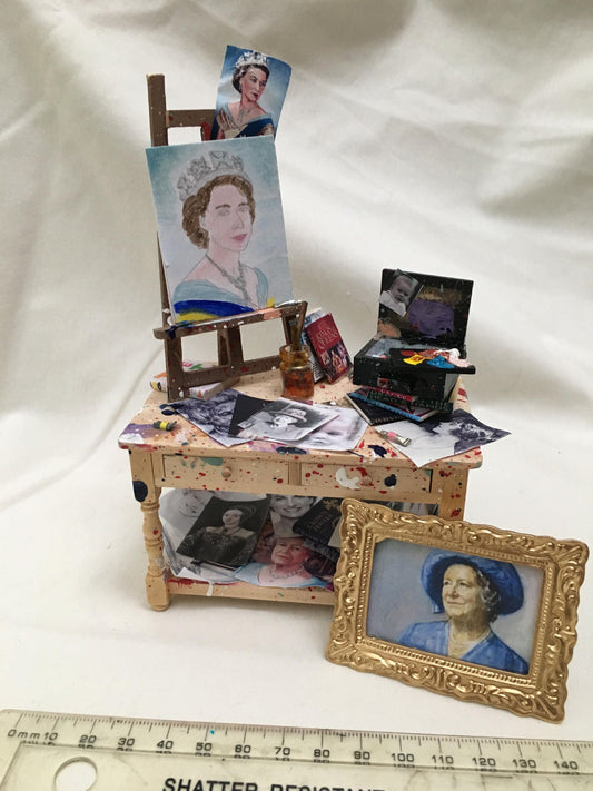 Dolls House Miniatures - Artist&#39;s Table (Queen)