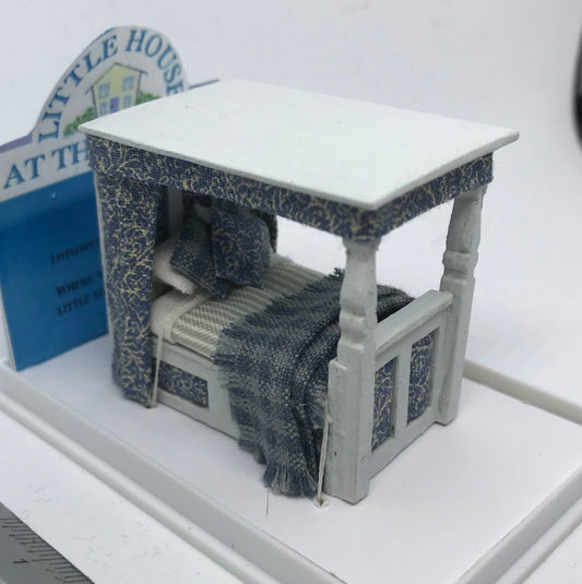 Dolls House Miniatures ( 1/48th - 1:48 - 1/4&quot; - Quarter Inch Scale )  - Handmade  four poster bed