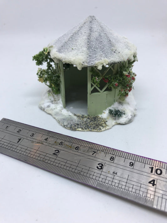 Dolls House Miniatures ( 1/48th - 1:48th - 1/4&quot; - Quarter Inch Scale )Luxury Dressed  Winter Gazebo