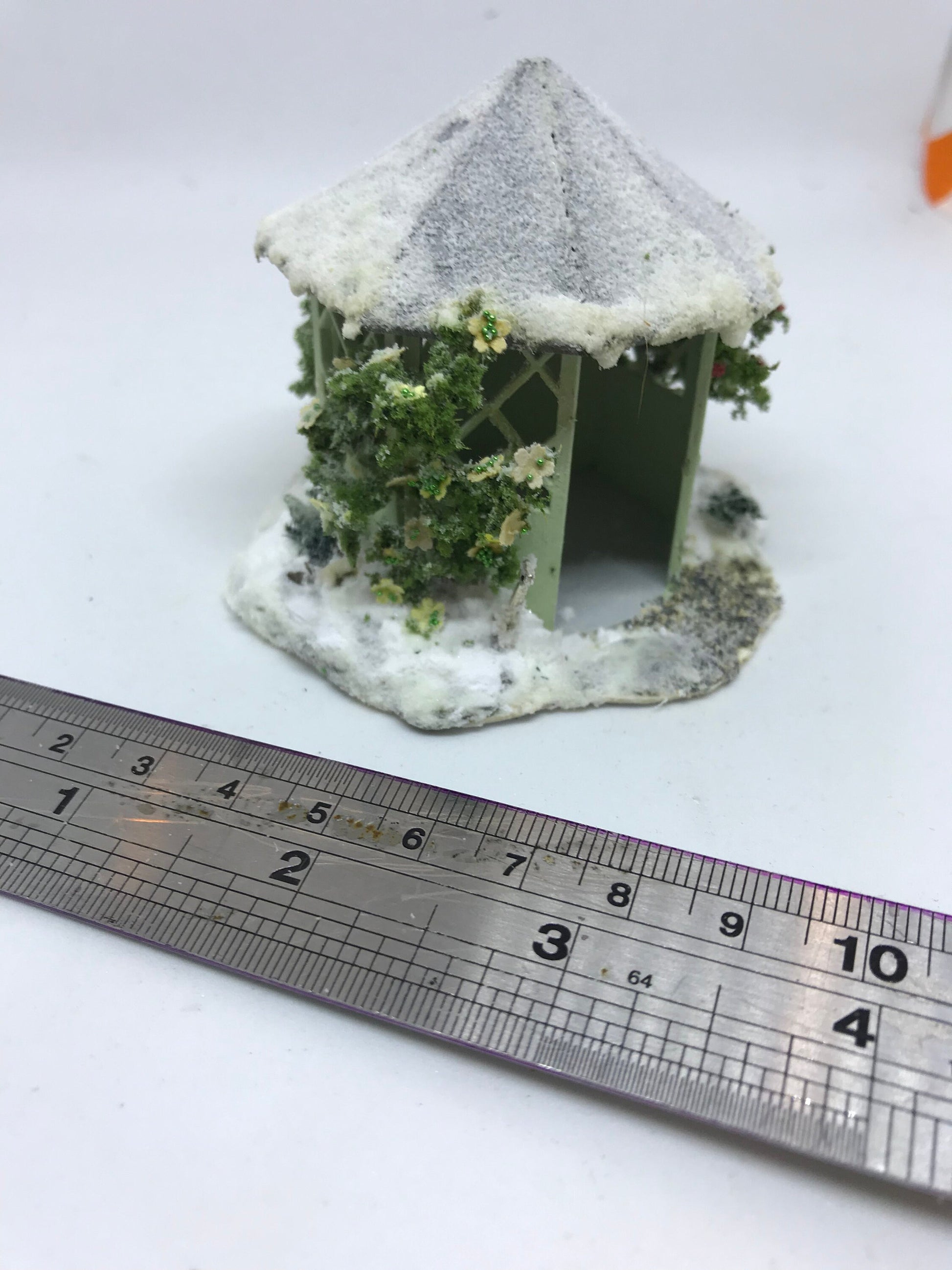 Dolls House Miniatures ( 1/48th - 1:48th - 1/4&quot; - Quarter Inch Scale )Luxury Dressed  Winter Gazebo