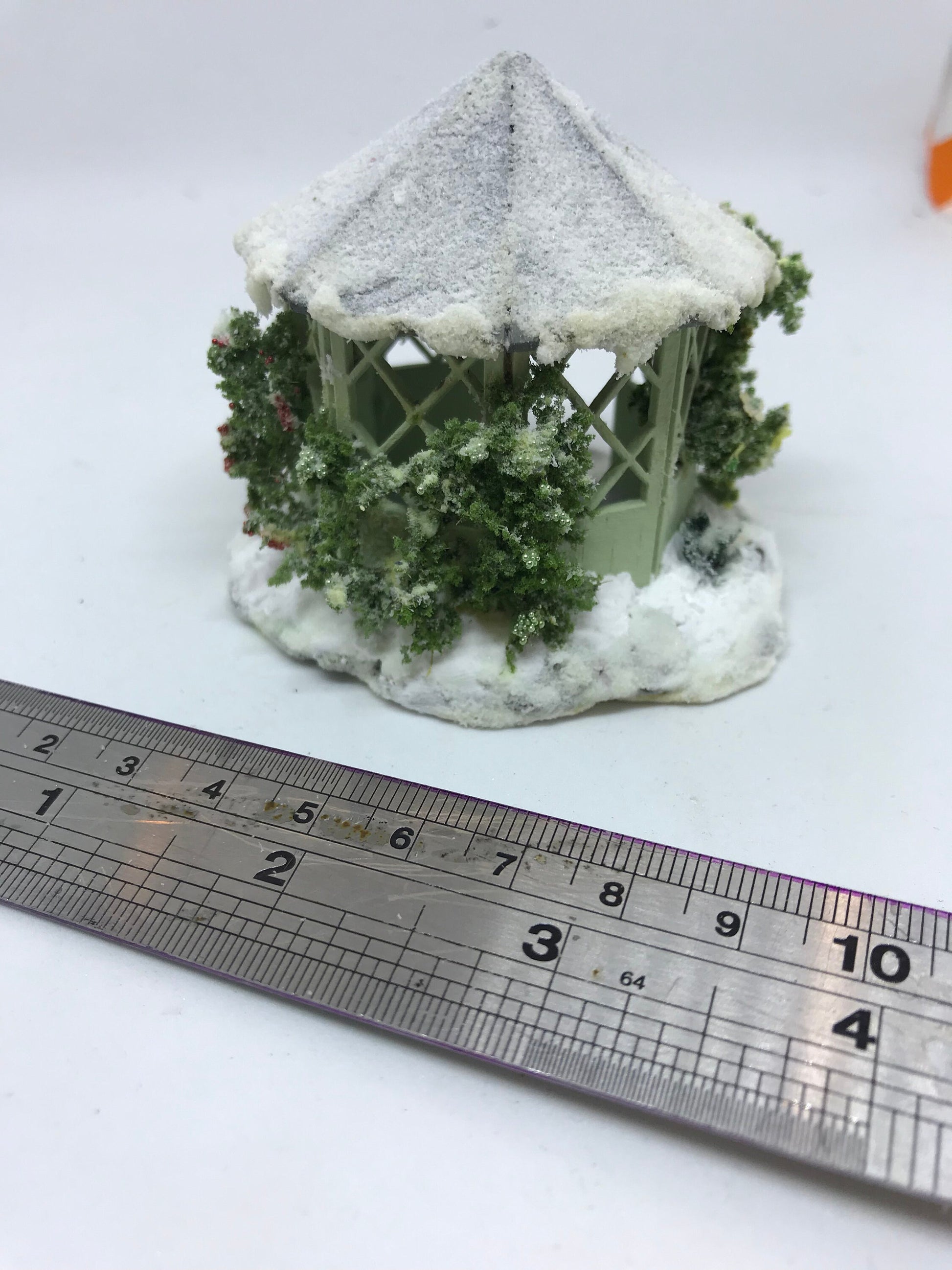 Dolls House Miniatures ( 1/48th - 1:48th - 1/4&quot; - Quarter Inch Scale )Luxury Dressed  Winter Gazebo