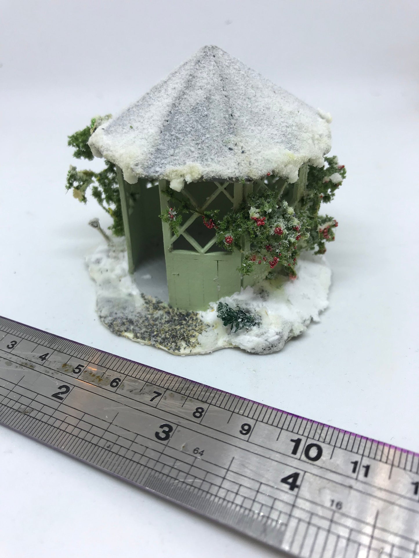 Dolls House Miniatures ( 1/48th - 1:48th - 1/4&quot; - Quarter Inch Scale )Luxury Dressed  Winter Gazebo