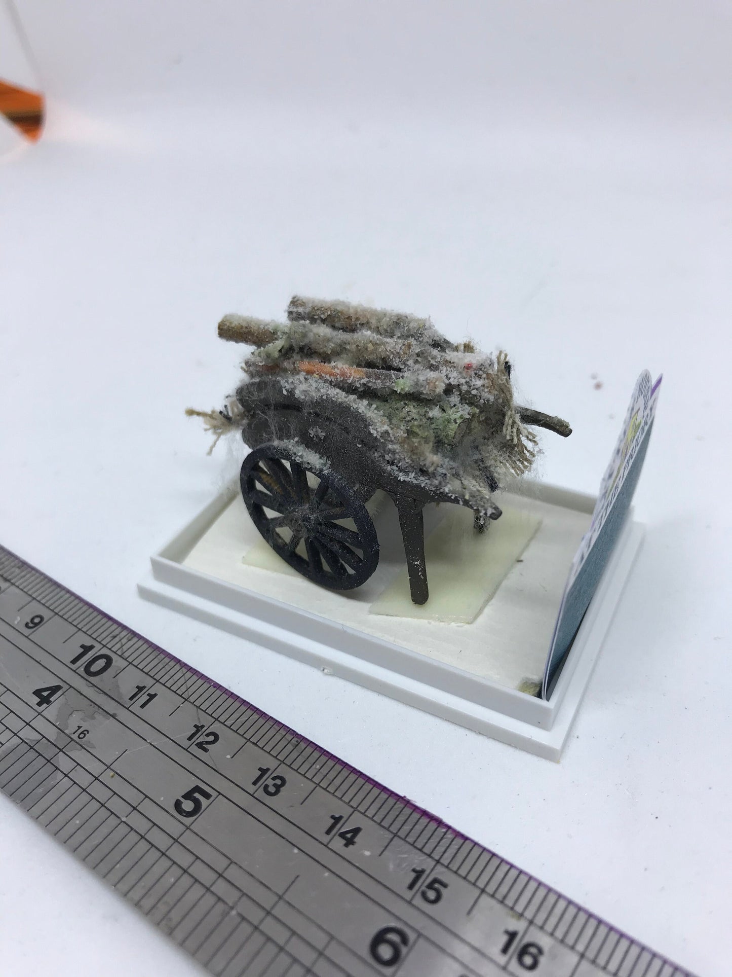 Dolls House Miniatures ( 1/48th - 1:48th - 1/4&quot; - Quarter Inch Scale ) Luxury Dressed  Winter Log cart