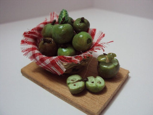 Dolls House Miniatures - 1/12th Apple Basket