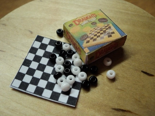 Dolls House Miniatures - Draught&#39;s Set