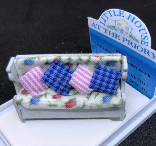 Dolls House 1/48th - Bench Seat   -