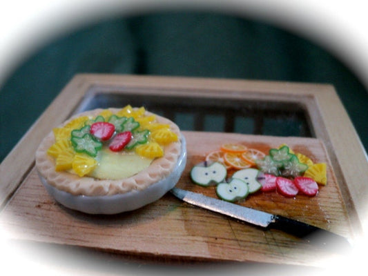 DOLLS HOUSE MINIATURES - 1/12th Making Fruit Flan