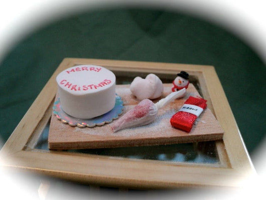DOLLS HOUSE MINIATURES - 1/12th Icing the Christmas Cake set