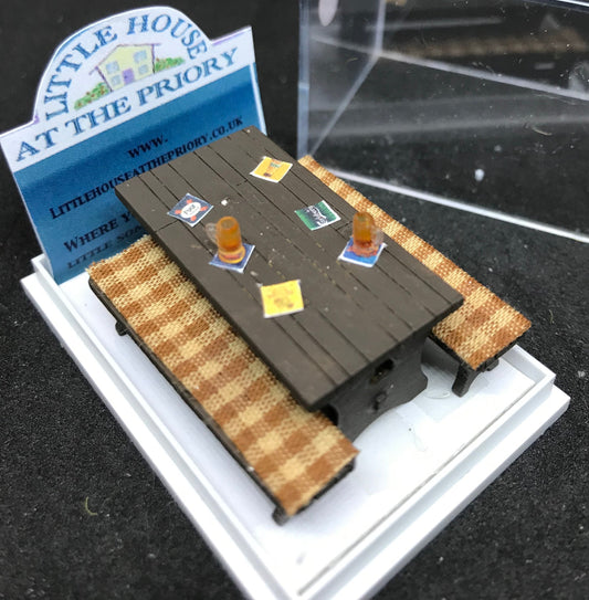Dolls House Miniatures ( 1/48th - 1:48th - 1/4&quot; - Quarter Inch Scale )Luxury Dressed   Pub Bench -