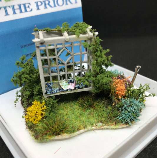 Dolls House Miniatures ( 1/48th - 1:48th - 1/4&quot; - Quarter Inch Scale ) - Hand Made Garden Seat Scene