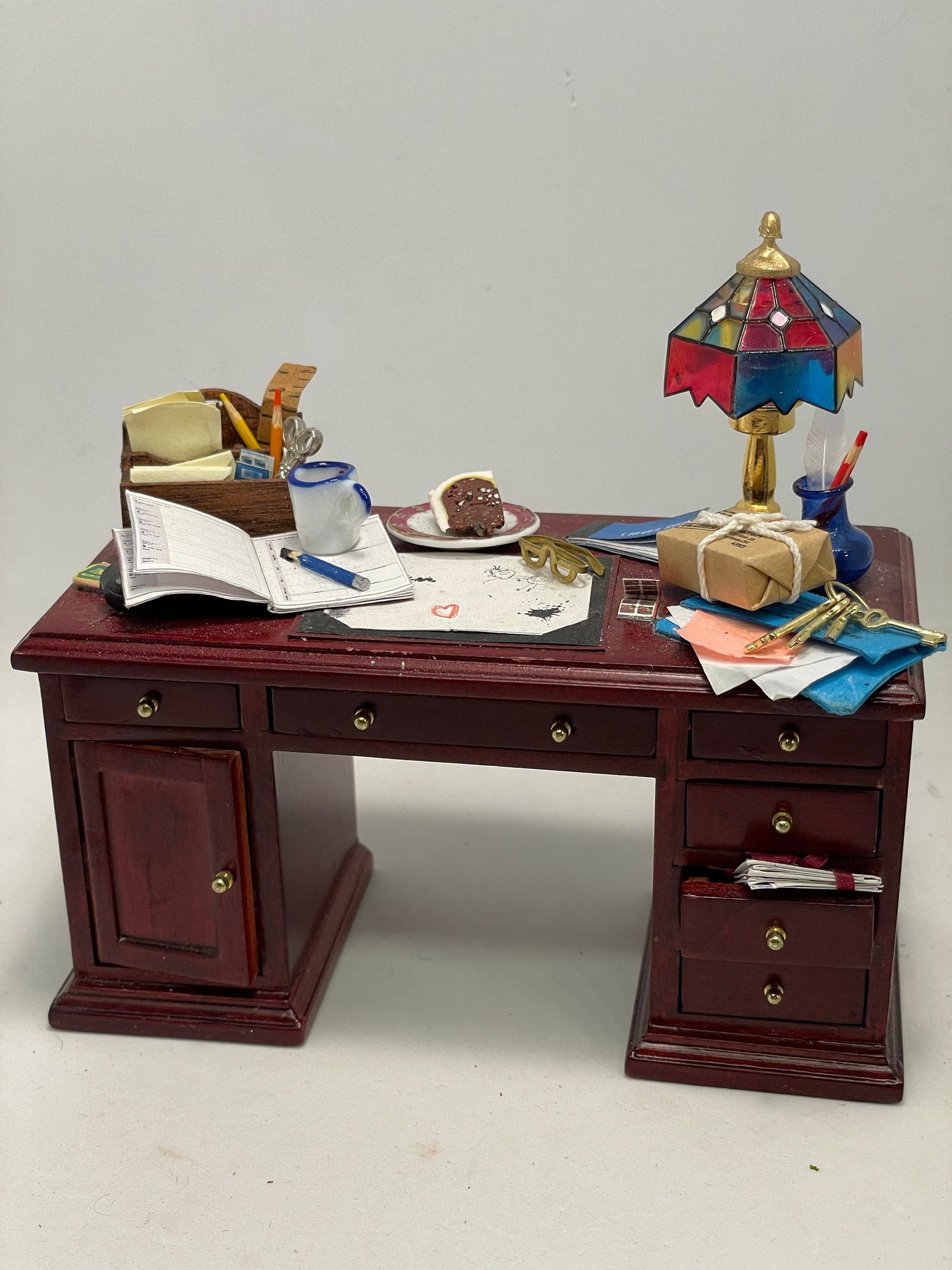 DOLLS HOUSE MINIATURES - 1/12th desk
