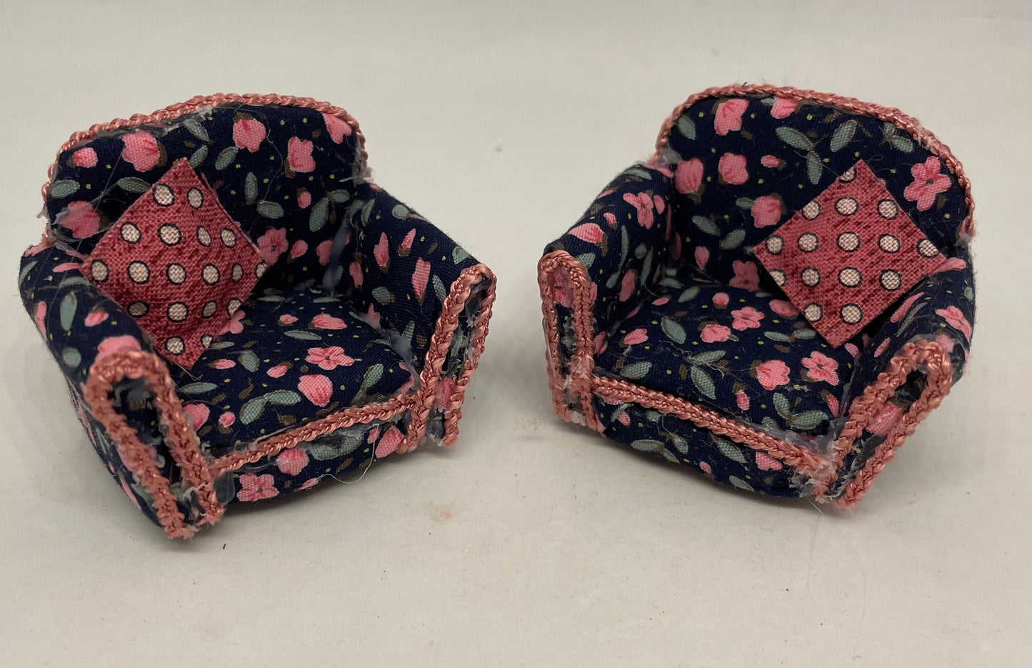 Dolls House Miniatures 1/24th / 1:24th / Half Inch Scale -  Pair of armchairs