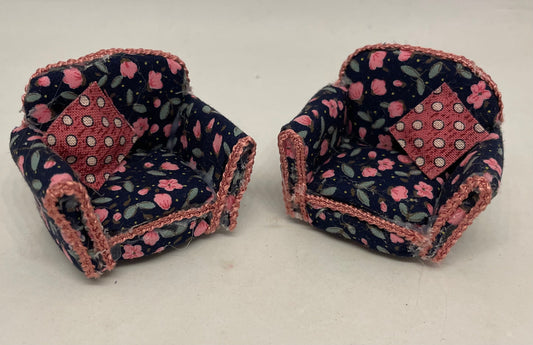 Dolls House Miniatures 1/24th / 1:24th / Half Inch Scale -  Pair of armchairs
